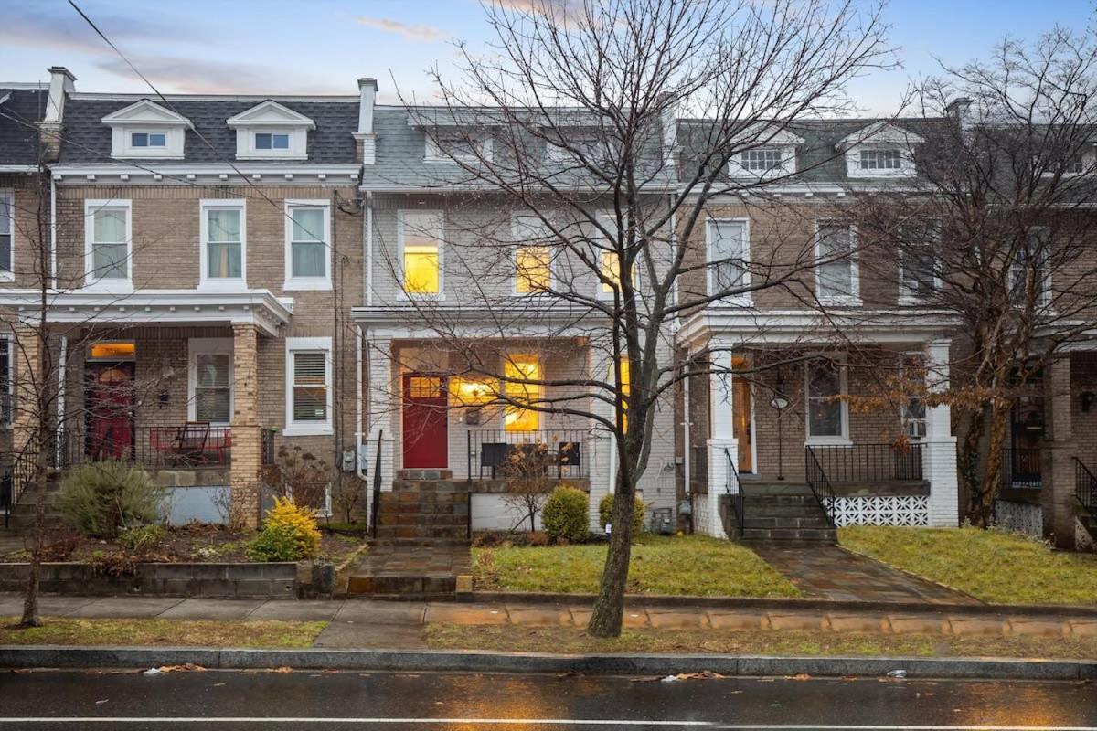 Exceptional 4-br Near Rock Creek Park Ferienhaus